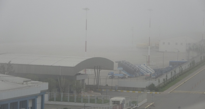 Trabzon&#039;da hava ulaşımına sis engeli