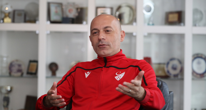 Cüneyt Çakır: 'Oldum dediğiniz gün hakemliğinizin bittiği gündür'