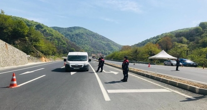 Ekipler tam kapanma denetimlerini sürdürüyor