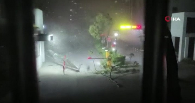Çin&#039;de fırtına: 11 ölü, 102 yaralı