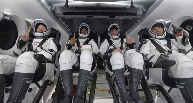 Crew-1 görevini tamamlayan NASA ve SpaceX astronotları Dünya&#039;ya döndü
