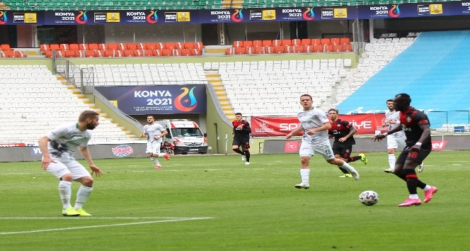Süper Lig: Konyaspor: 1 - Fatih Karagümrük: 1 (İlk yarı)