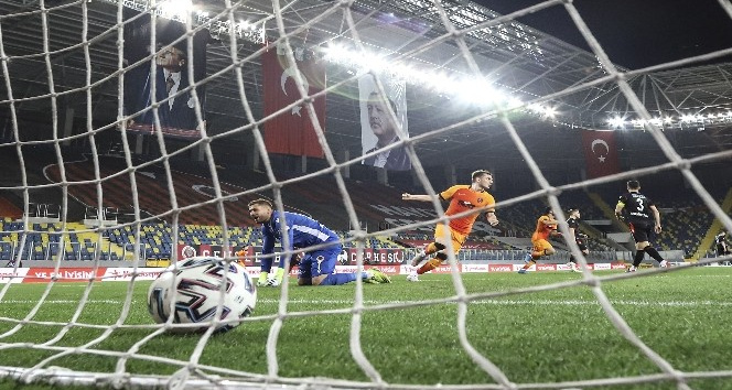 Süper Lig: Gençlerbirliği: 0 - Galatasaray: 1 (İlk yarı)