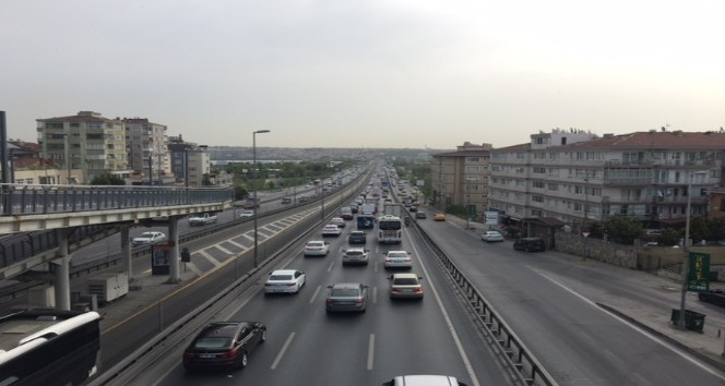 İstanbul’da tam kapanmaya rağmen trafik yoğunluğu