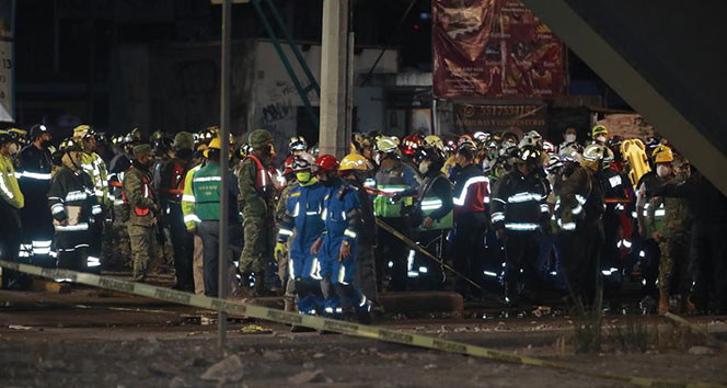 Meksika’da üst geçit çöktü: 20 ölü