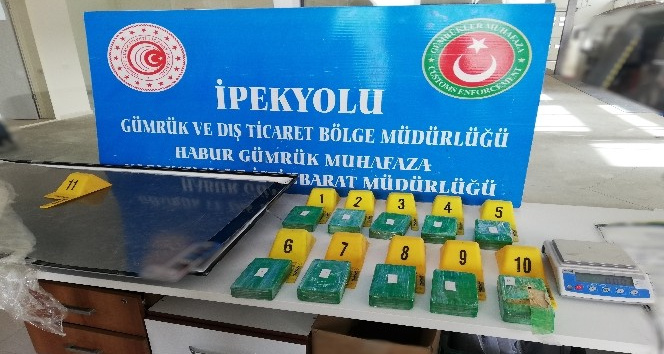 Dedektör köpek tepki verdi, televizyonun içinden eroin çıktı