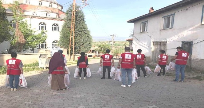 Türk Kızılayı Hisarcık’ta 2 bin Ramazan pidesi dağıttı