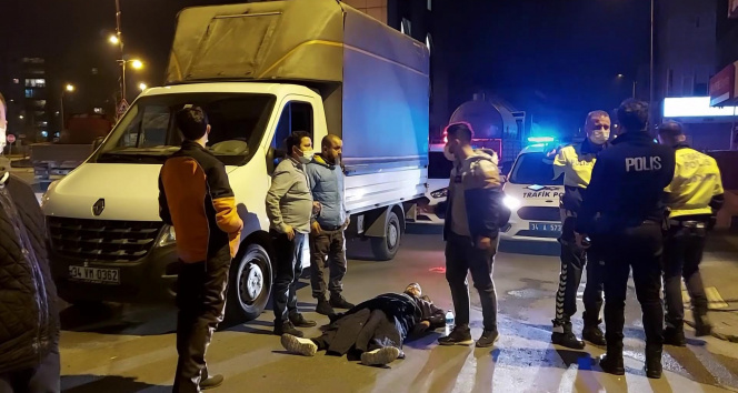 Ümraniye’de ağır yaralanan motosiklet sürücüsü yerde uzun süre ambulans bekledi