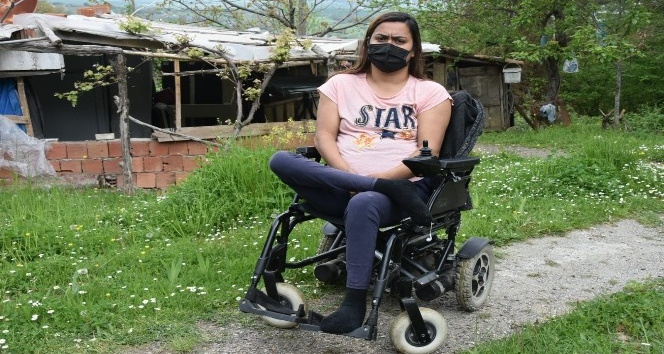 Sinop’ta 28 yaşındaki engelli genç kız yürüyebilmek için yardım bekliyor