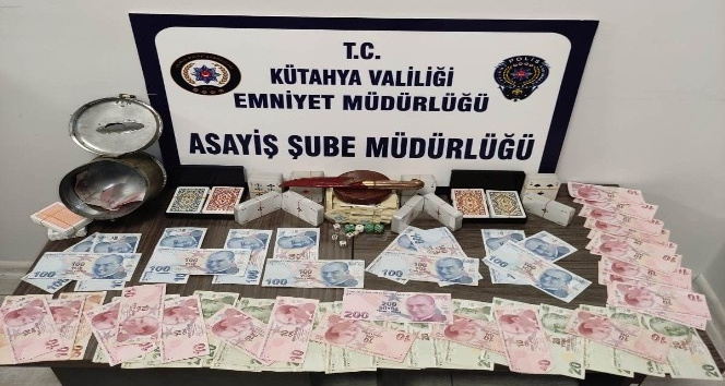 Kütahya’da kumar oynayan 19 kişiye 72 bin 591 lira  para cezası