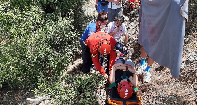 Kayalıklardan düşen Ukraynalı kadın 4 saatte kurtarıldı