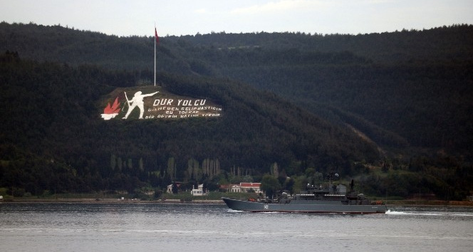 Rus savaş gemisi ’Novocherkassk’ Çanakkale Boğazı’ndan geçti