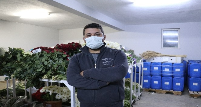 Yalova mezatında bir günde 60 bin dal çiçek satıldı