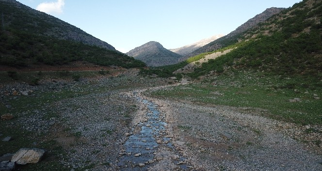 Şırnak’ta yıllardır akan şelaleler kurudu