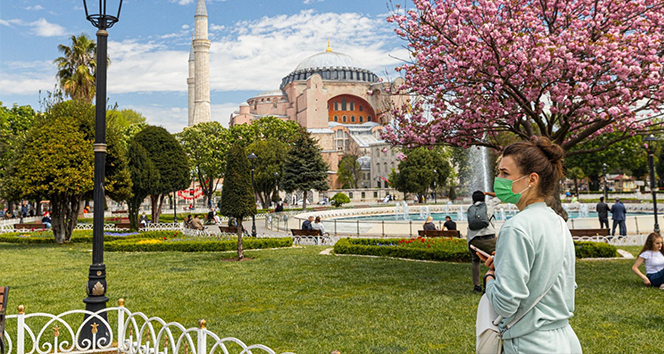 Vali Yerlikaya İstanbul’a Mart ayında gelen turist sayısını açıkladı