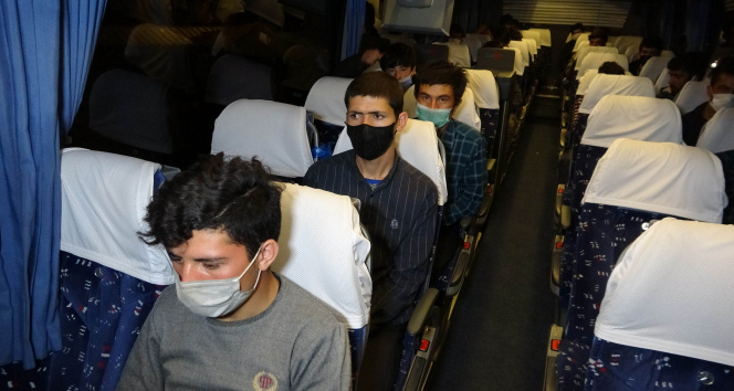 Samsun&#039;da yolcu otobüsünde 25 kaçak göçmen ele geçti