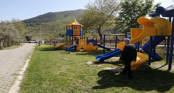 Bayırköy’de park ve bahçelerdeki temizlik bakım  çalışması