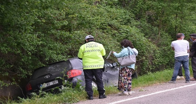 Sinop’ta otomobil yoldan çıktı: 1 yaralı