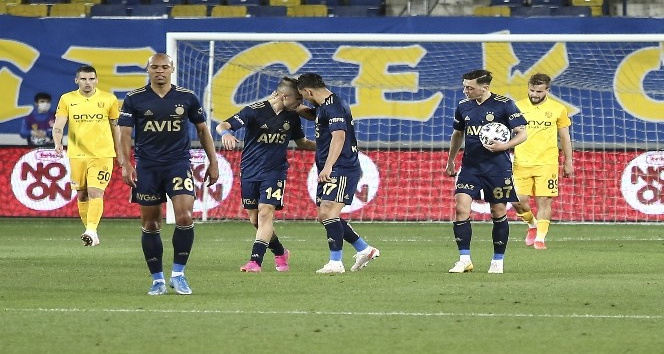 Süper Lig: MKE Ankaragücü: 1 - Fenerbahçe: 1 (İlk yarı)
