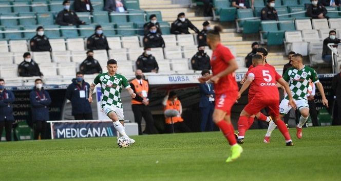 TFF 1. Lig: Bursaspor: 0 - Ankara Keçiörengücü: 2 (İlk yarı sonucu)