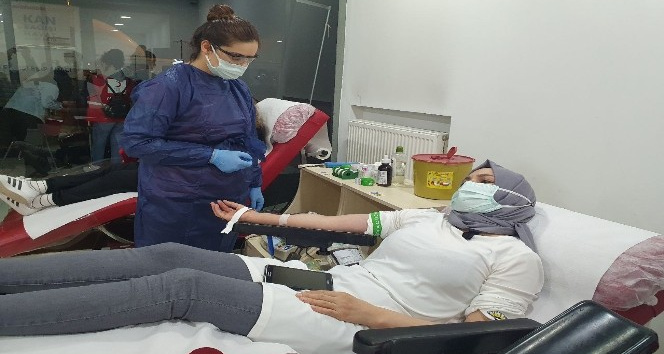 Kızılay kan bağışı çağrısında bulundu, vatandaşlar kan vermek için koştu