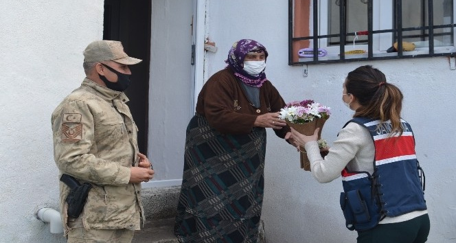 Ardahan’da Jandarma Şehit Annelerini unutmadı