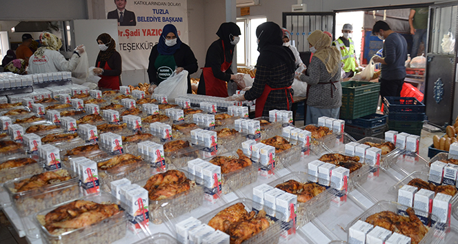 Afrin&#039;de 100 bin kişiye iftarlık kumanya ve 7 bin gıda kolisi dağıtıldı