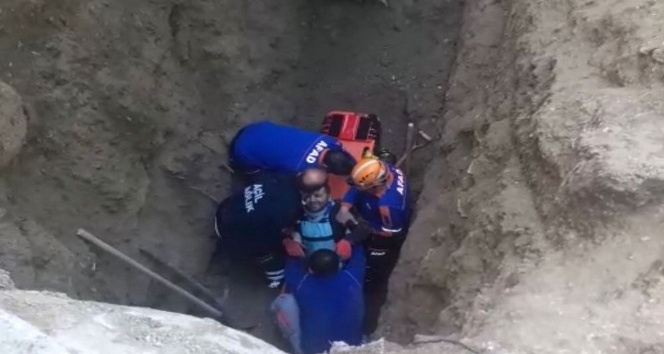 Elazığ’da toprak altında kalan 2 işçi kurtarıldı
