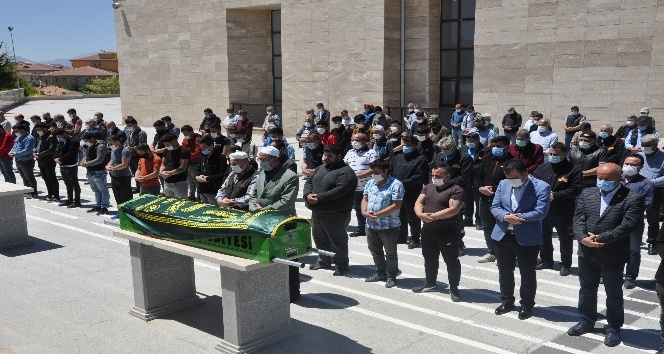 İtfaiye aracının altında kalan 30 yıllık itfaiye erine acı veda