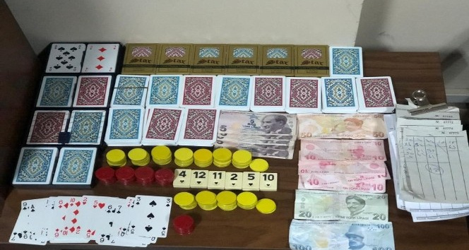 Denizli’de 3 adreste kumar oynayan 25 şüpheliye 33 bin 400 TL idari para cezası