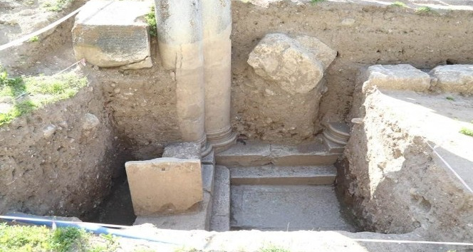 Aizanoi Antik Kenti’ndeki kazılarda agoranın giriş kapısına ulaşıldı