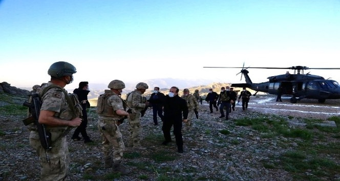 Vali Pehlivan, Cudi Dağı Üs Bölgesi’nde askerlerle iftar yaptı