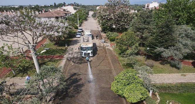Efeler’de bir haftada 15 mahallede temizlik çalışması yapıldı