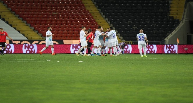 Süper Lig: Gaziantep FK: 0 - Ç.Rizespor: 3 (İlk yarı)