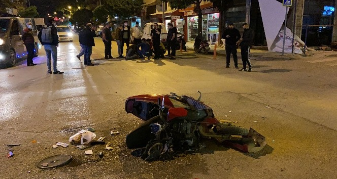 Ticari taksiyle çarpışan motosikletli yaralandı