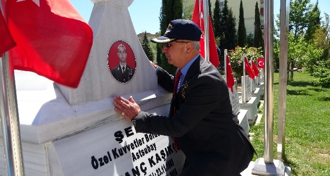 Çanakkale’de şehit ailelerinden arife günü şehitlik ziyareti