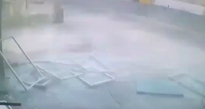 (Özel) Pendik’te metro inşaatında şiddetli patlama anı kamerada