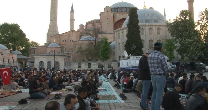 Ayasofya Camii&#039;nde 87 yıl sonra ilk kez Ramazan Bayramı namazı kılındı