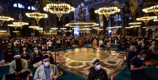 Ayasofya Camii'nde 87 yıl sonra ilk kez Ramazan Bayramı namazı kılındı