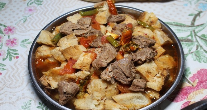 ‘Tavşan öldüren’ ekmeğiyle yapılan geleneksel Bayram lezzeti: ‘Elmadağ Tiridi’