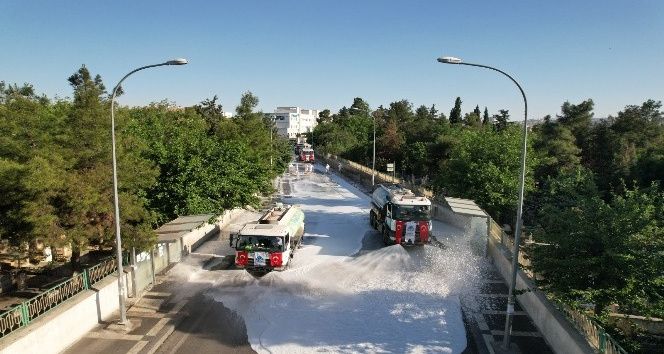 Eyyübiye’de cadde ve sokaklar dezenfekte edildi