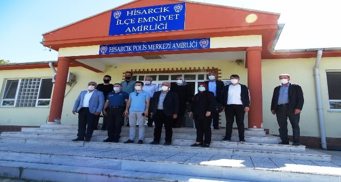 Hisarcık’ta güvenlik güçleri ile sağlık personeli ve itfaiye ekiplerine bayram ziyareti