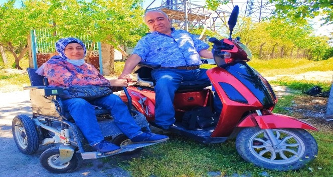 (Özel) Yürüme engelli çift, zorlukların üstesinden gelerek "sevgi engel tanımaz" diyor