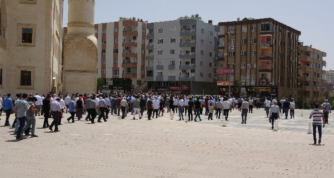 Mardin’de İsrail’in saldırıları sonucu hayatını kaybeden Filistinliler için giyabi cenaze namazı kılındı