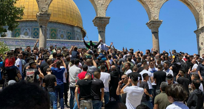 Mescid-i Aksada Cuma namazına 20 bin Filistinli katıldı