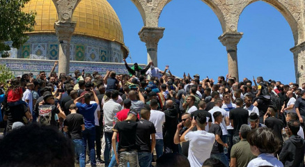 Mescid-i Aksada Cuma namazına 20 bin Filistinli katıldı