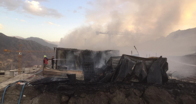 Yusufeli’nde işçilerin kaldığı konteynerde yangın