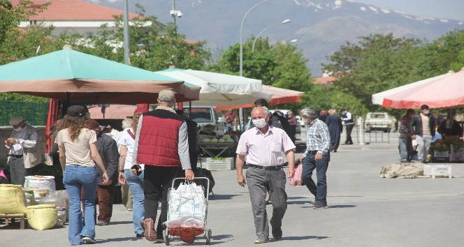 Erzincan’da 3 yerde semt pazarı kuruldu