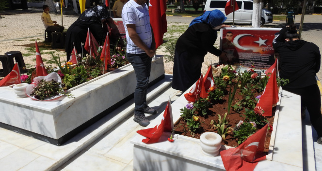 Evlat nöbetindeki aileler: &#039;PKK ile İsrail aynıdır&#039;