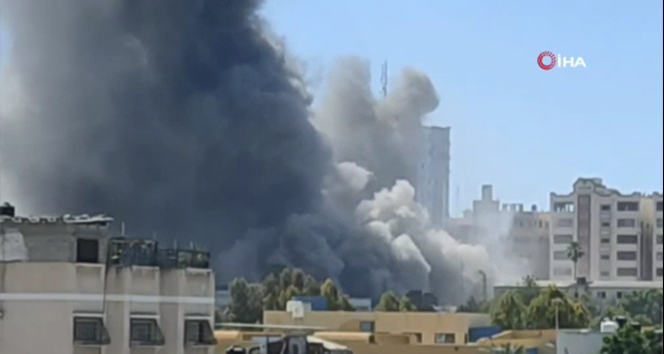 İsrail, Gazze'de medya ofislerinin bulunduğu 12 katlı binayı vurdu